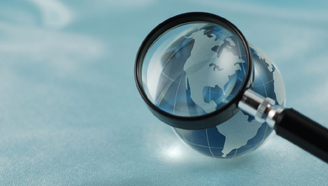 T5_0008_world_magnifying-glass